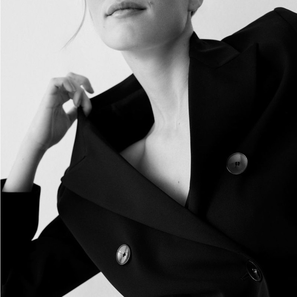 MANGO Double-Breasted Cropped Blazer in Black Size S MODERN CLASSIC MINIMAL - Picture 3 of 4